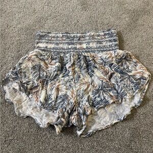 White and blue floral shorts with elastic waistband #floralshorts
